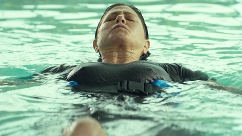 Pic: Jennifer Aniston in Cake