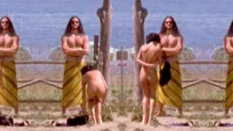 Pic: Asia Argento in Viola bacia tutti