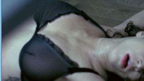 Pic: Asia Argento in Boarding Gate