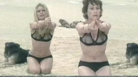 Pic: Brigitte Bardot in Les novices