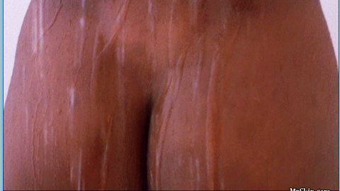 Pic: Angela Bassett in Critters 4