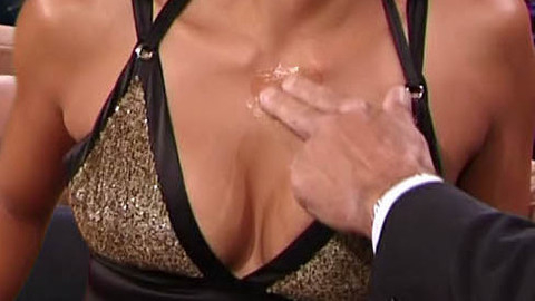 Pic: Halle Berry in The Tonight Show with Jay Leno (1992-2009)