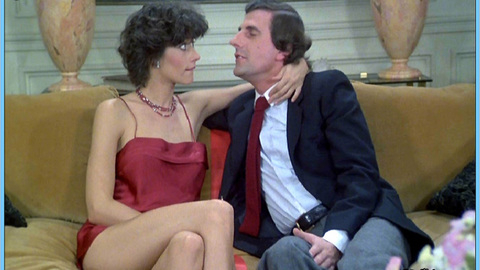 Pic: Lorraine Bracco in Duos sur canapé