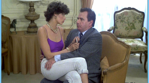 Pic: Lorraine Bracco in Duos sur canapé