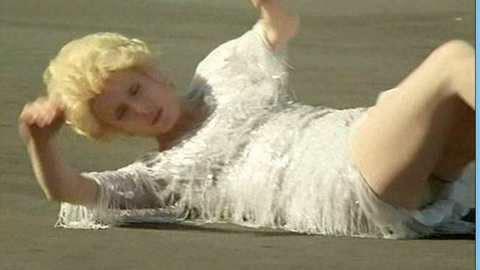 Pic: Catherine Deneuve in L' agression (1975)
