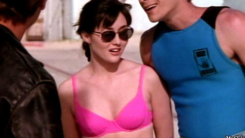 Pic: Shannen Doherty in Beverly Hills, 90210
