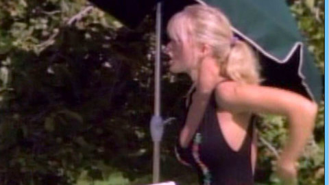 Pic: Erika Eleniak in Baywatch (1989-2001)