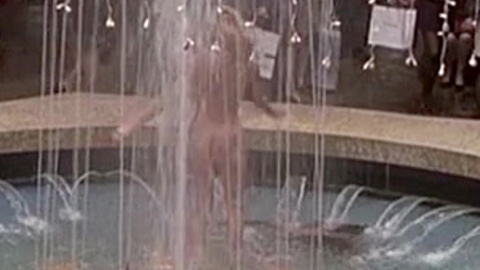 Pic: Farrah Fawcett in Dr. T & the Women