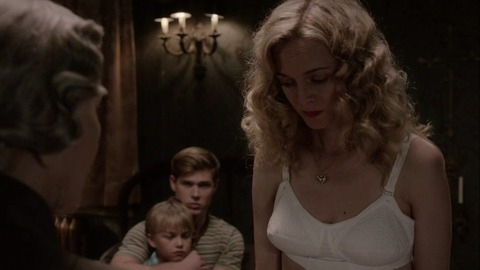 Pic: Heather Graham in Flowers in the Attic