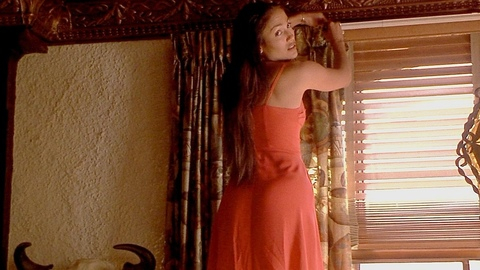 Pic: Jennifer Lopez in U Turn