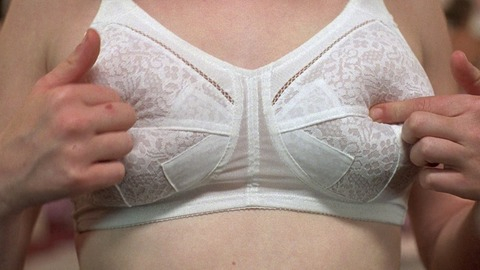 Pic: Natasha Lyonne in Slums of Beverly Hills