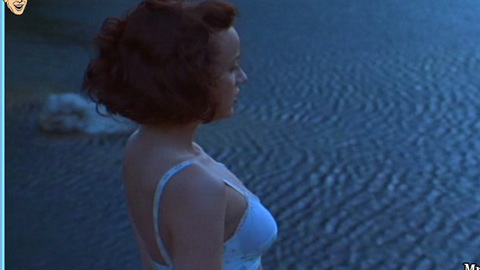 Pic: Samantha Mathis in How to Make an American Quilt (1995)