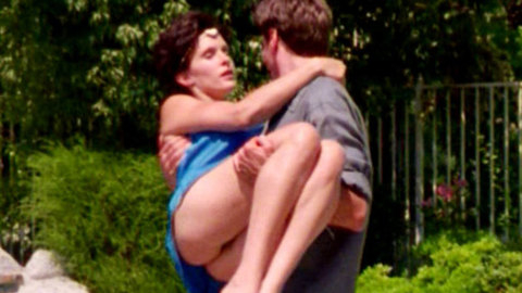 Pic: Shauna O'Brien in Emmanuelle 2000: Emmanuelle in Paradise