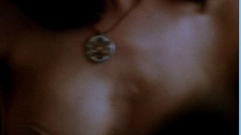 Pic: Elizabeth Peña in Highway Hitcher (1998)