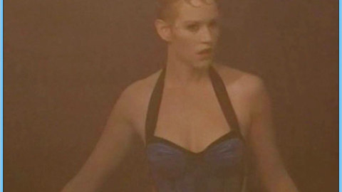 Pic: Molly Ringwald in Enfants de Salaud