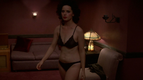 Pic: Isabella Rossellini in Blue Velvet