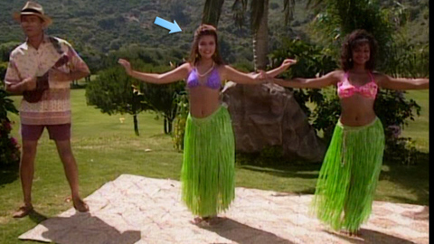 Pic: Tiffani-Amber Thiessen in Saved by the Bell: Hawaiian Style