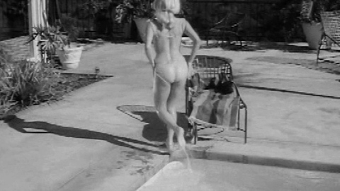 Pic: Mamie Van in 3 Nuts in Search of a Bolt
