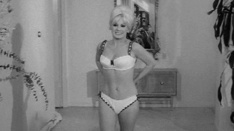 Pic: Mamie Van in 3 Nuts in Search of a Bolt