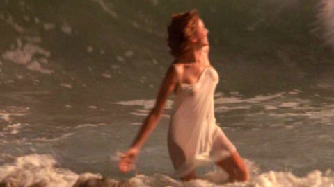 Pic: Kari Wuhrer in Sand