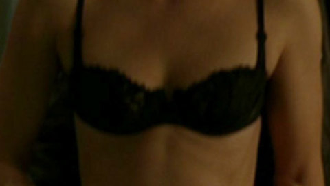 Pic: Maria Bello in Shattered