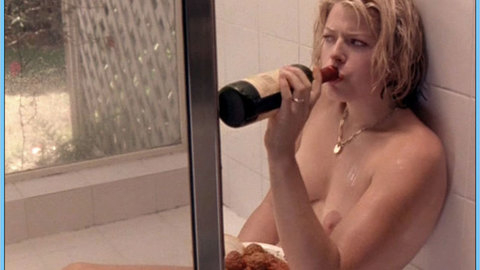 Pic: Amanda De Cadenet in Mascara