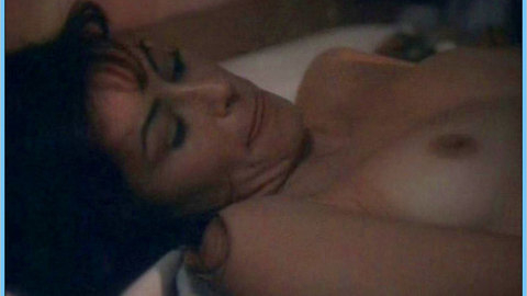 Pic: Roxana Zal in Strip 'n Run