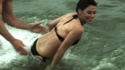 Pic: Roxana Zal in 3-Way