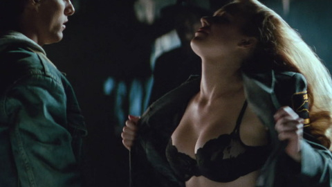 Pic: Leilani Sarelle in Days of Thunder