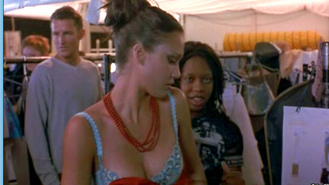 Pic: Jessica Alba in Paranoid