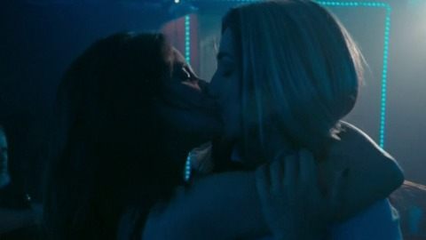 Pic: Mena Suvari in South of Hell