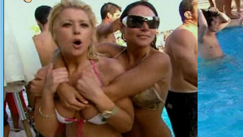 Pic: Tara Reid in Taradise