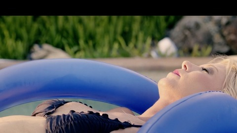 Pic: Tara Reid in Charlie's Farm