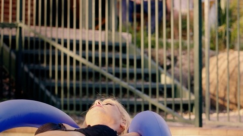 Pic: Tara Reid in Charlie's Farm