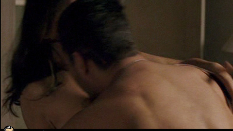 Pic: Amanda Peet in What Doesn't Kill You