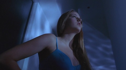 Pic: Leelee Sobieski in The Glass House
