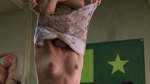 Pic: Amy Smart in Road Trip