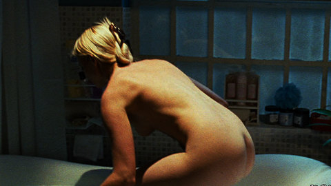 Pic: Amy Smart in Mirrors