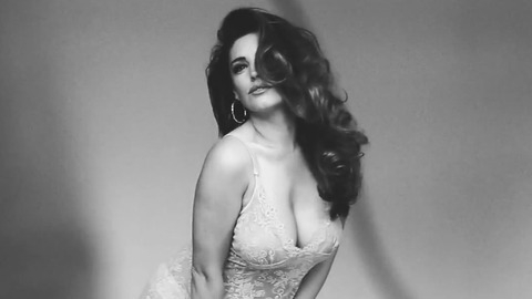 Pic: Kelly Brook in Kelly Brook - 2015 Calendar Behind the Scenes