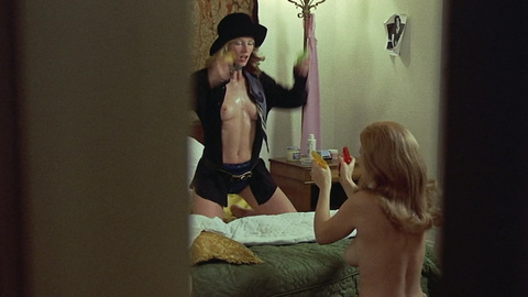 Pic: Julia Anne Robinson in The King of Marvin Gardens