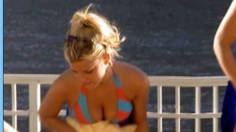 Pic: Jessica Simpson in Newlyweds: Nick and Jessica (2003-2005)