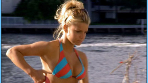 Pic: Jessica Simpson in Newlyweds: Nick and Jessica (2003-2005)