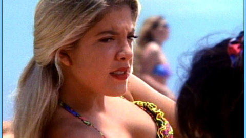 Pic: Tori Spelling in Beverly Hills, 90210