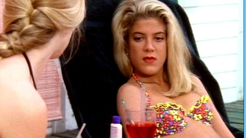 Pic: Tori Spelling in Beverly Hills, 90210