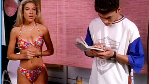 Pic: Tori Spelling in Beverly Hills, 90210