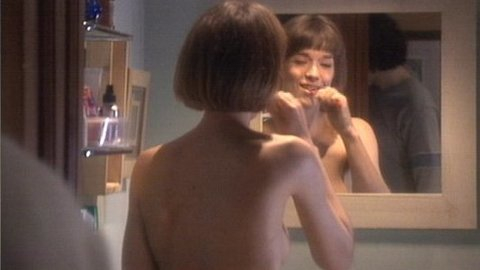 Pic: Simone Bendix in A Many Splintered Thing