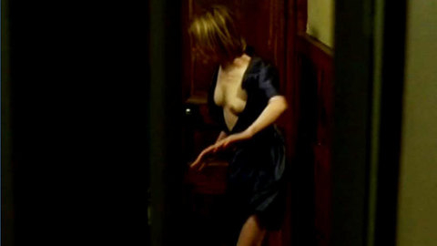 Pic: Isabelle Carr in Eros thérapie