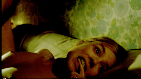 Pic: Isabelle Carr in Cliente