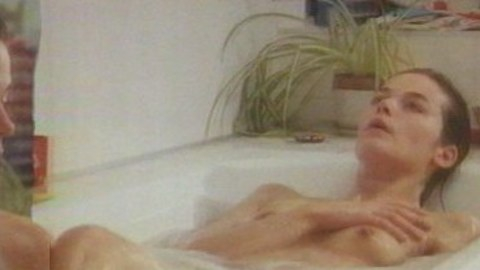 Pic: Marianne Denicourt in La Vie des morts