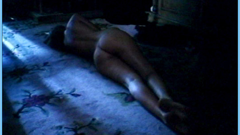 Pic: Dalila Di Lazzaro in Una donna dietro la porta